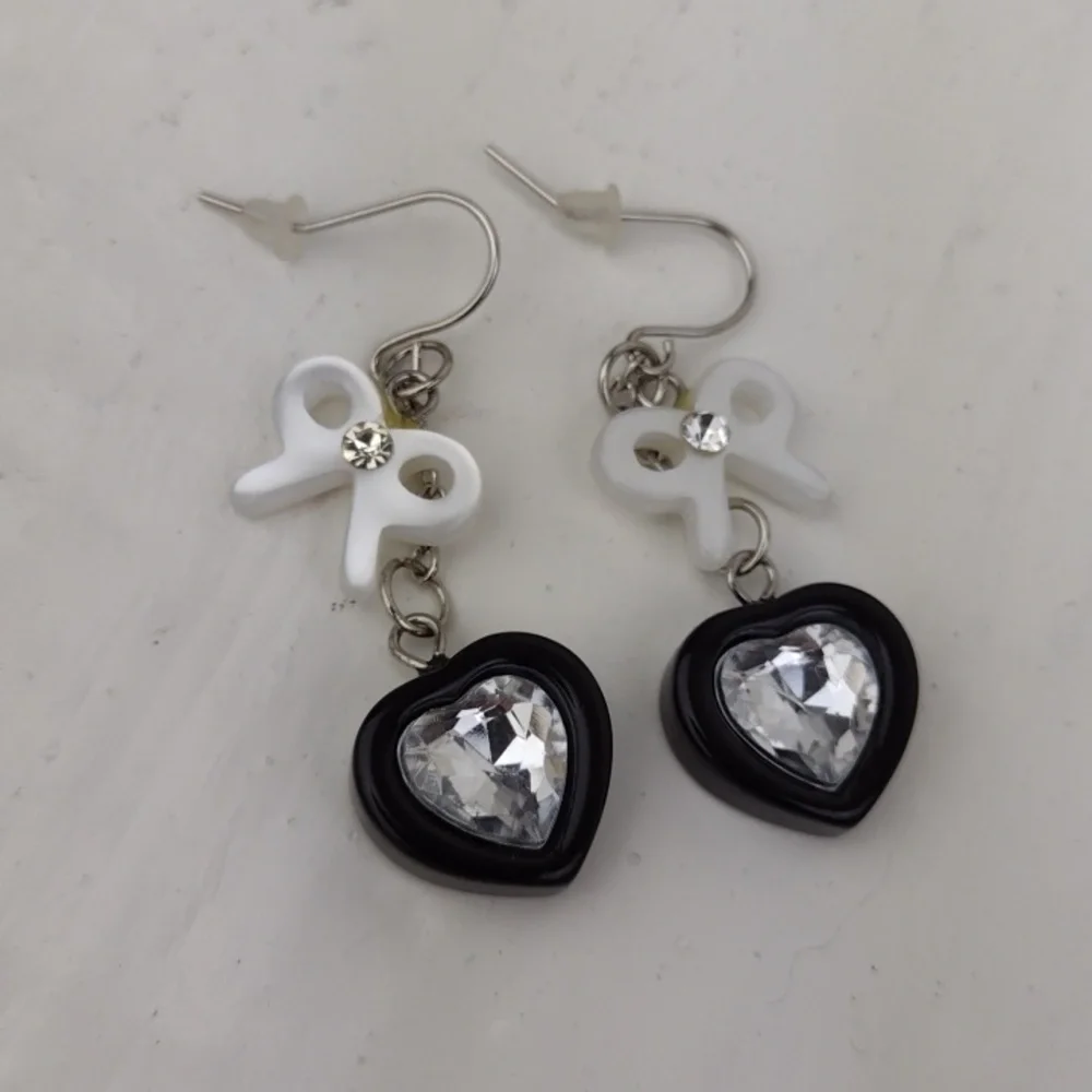 🌻3 For $15 Black & Crystal Heart Bow Drop Earrings